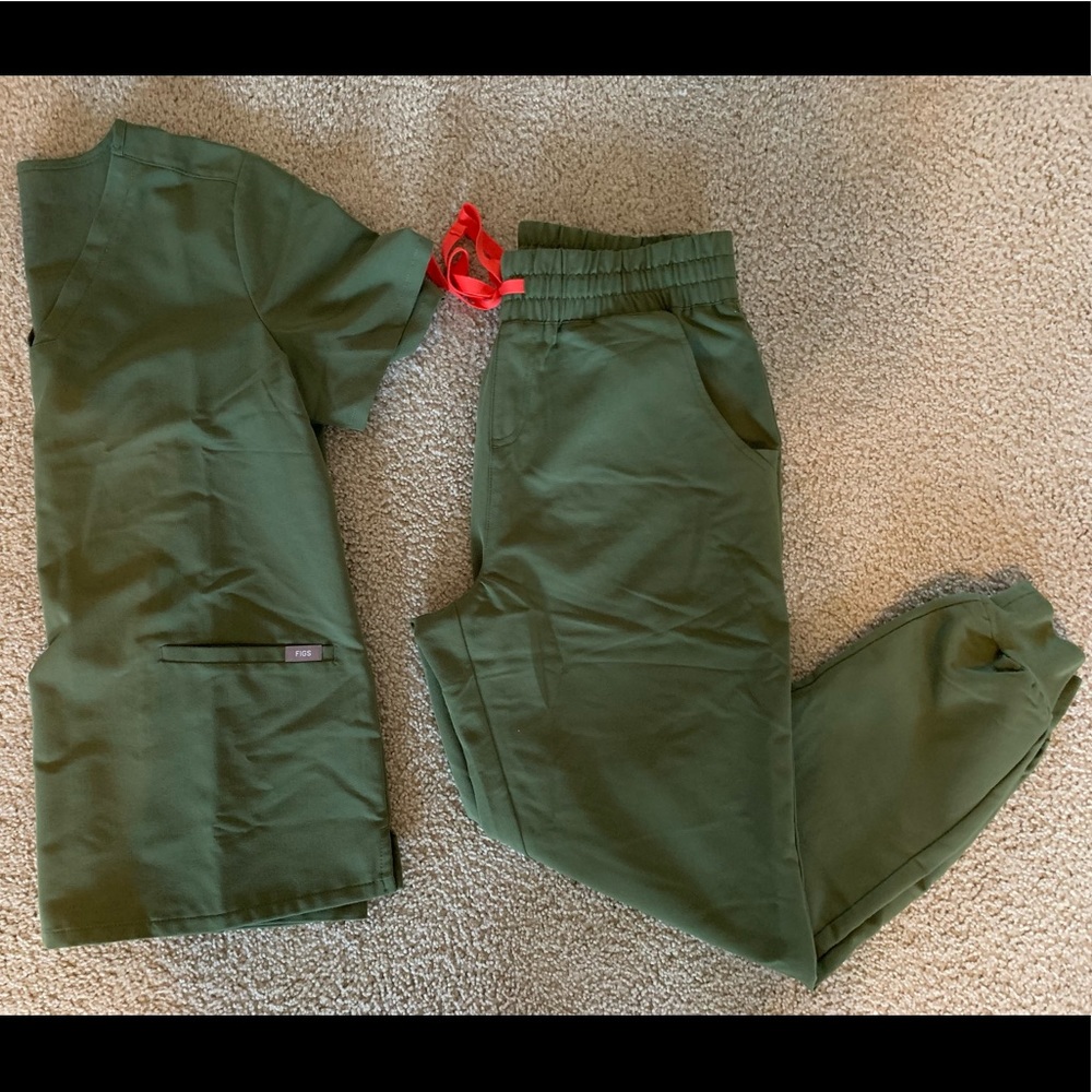 Dark Olive Figs Scrub Set